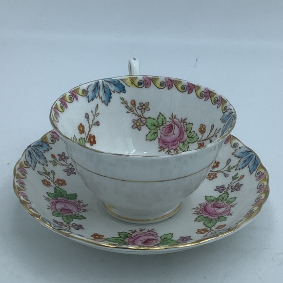 Vintage Tuscan English Bone China Flowers and Bird Teacup and Saucer - Picture 5 of 11